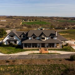Santellan Manor