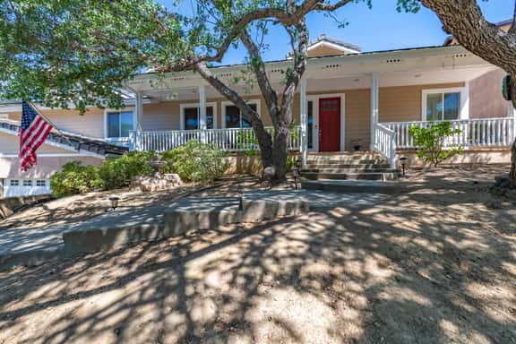 Red River Retreat - Image 1