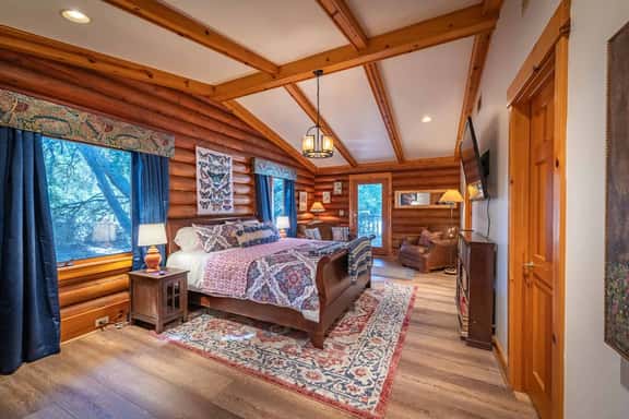 Oakwood Lodge - Image 1