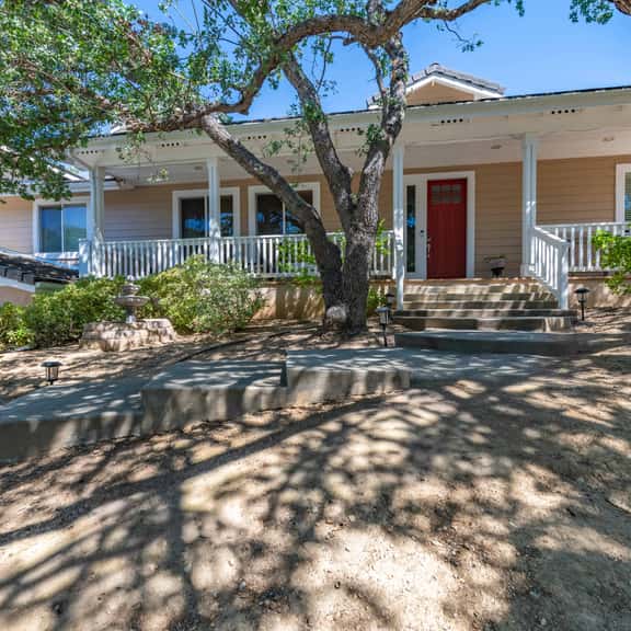Red River Retreat - Image 1