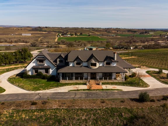 Santellan Manor